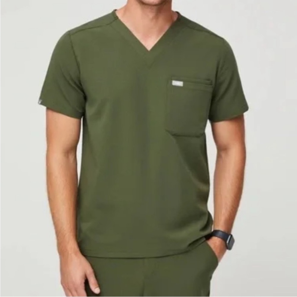 Figs Leon Three Pocket Scrub Top Dark Olive Green Men's Olive V-Neck Scrub Tee